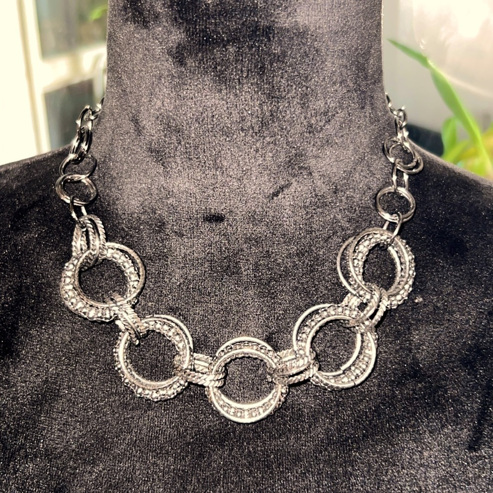 Black metal hoop linked necklace womens jewelry​​ - Picture 3 of 8